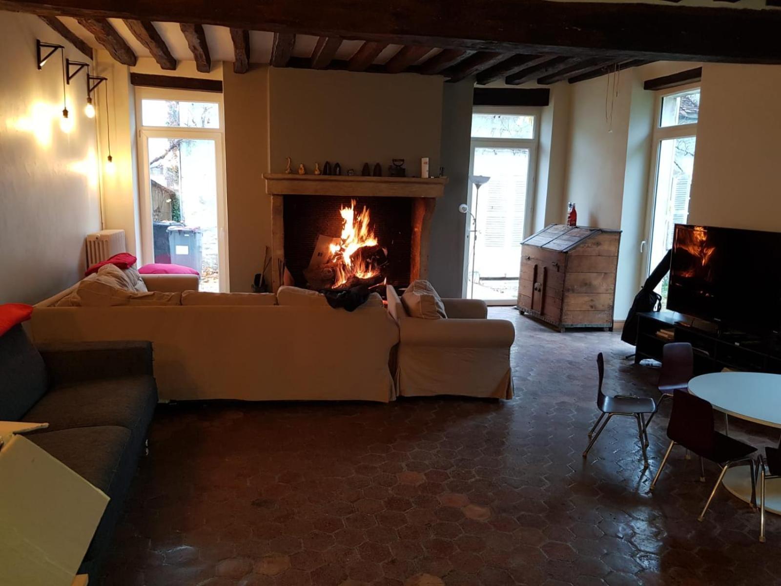 Les Oiseaux De Passage Bed & Breakfast Escolives-Sainte-Camille Exterior photo
