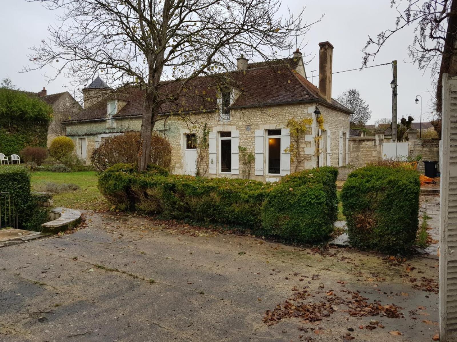 Les Oiseaux De Passage Bed & Breakfast Escolives-Sainte-Camille Exterior photo